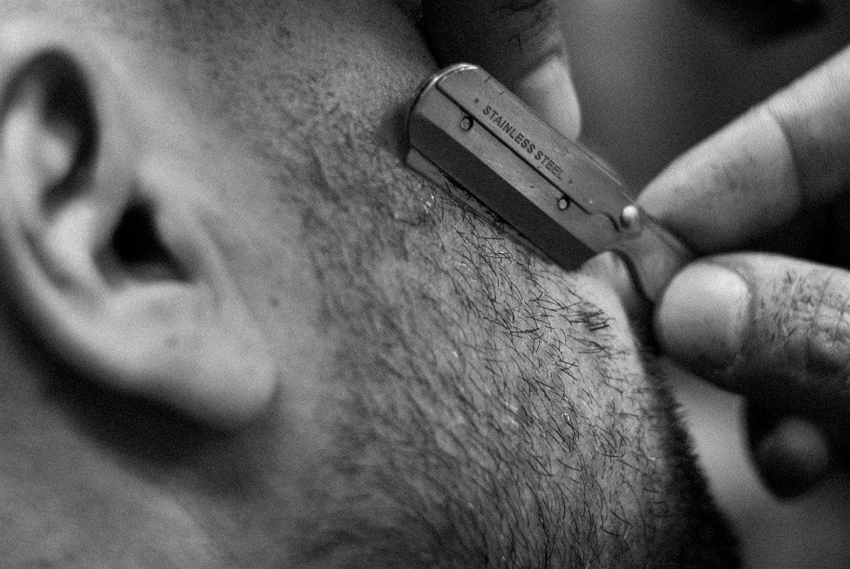 Acabamento da barba na navalha