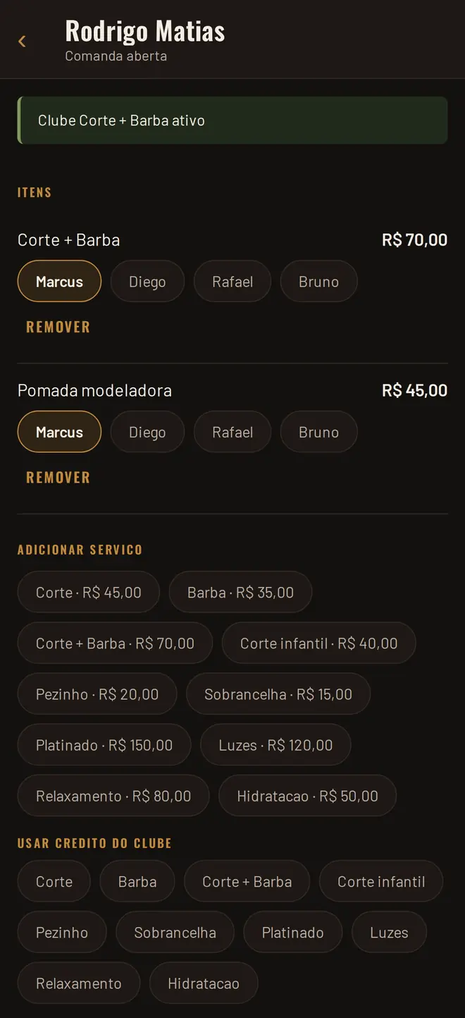 Comanda aberta, com os itens e o barbeiro de cada um